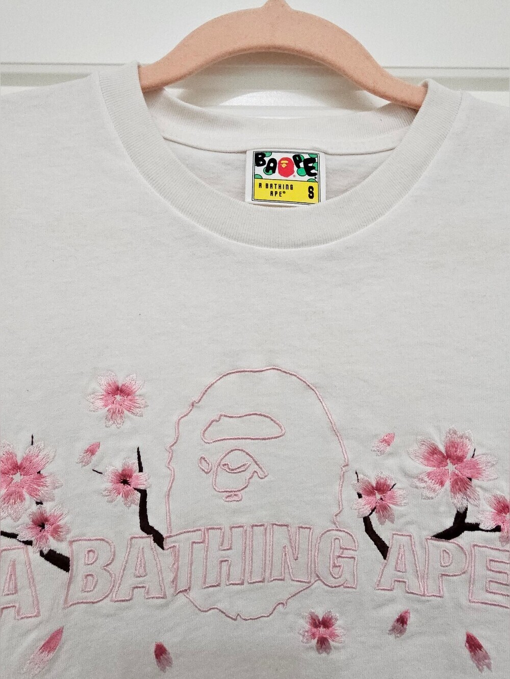Bape A Bathing Ape White Cherry Blossom Logo T-Shirt Size S. - Picture 6 of 9